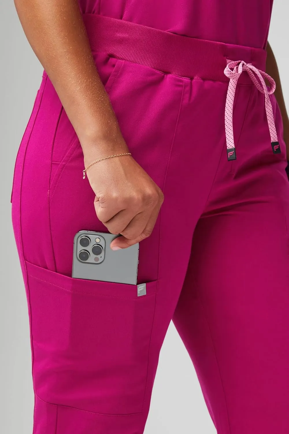 Fabletics Women's Active Scrub Jogger - MotionTech, Pocket-Packed, Lightweight, Wrinkle-Resist, Semi-Slim Fit